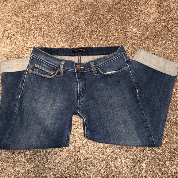 Levi’s Capris ☆ - Picture 4 of 6